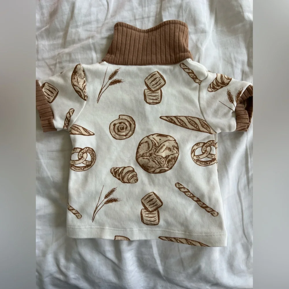 Kate Quinn - Picture 2 of 2